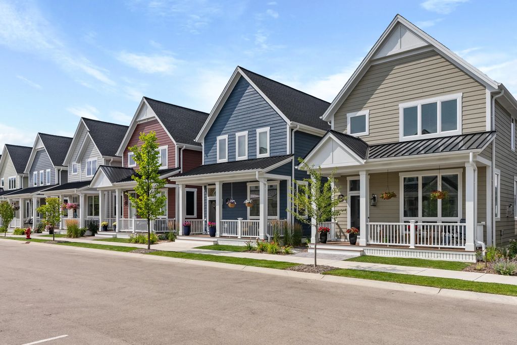 6250 W Fox Crossing Dr, Mequon
