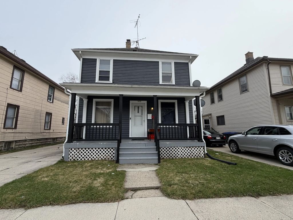 1413 Carl Ave 1411, Sheboygan