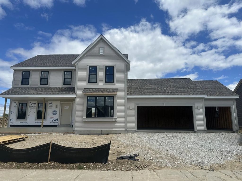 3805 White Oak Way, Waukesha
