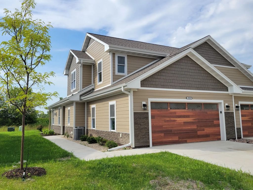 3938 Willow Dr, Waukesha