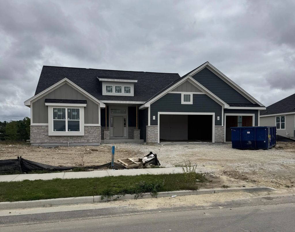 310 Limestone Ln, Slinger