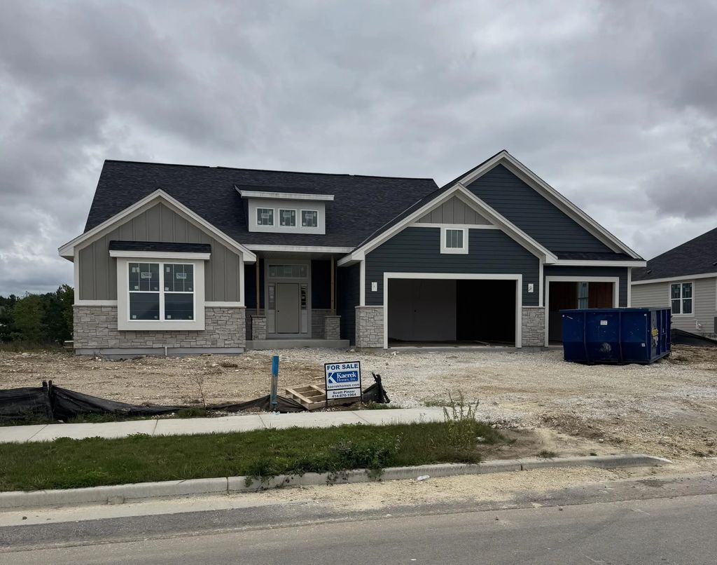 310 Limestone Ln, Slinger