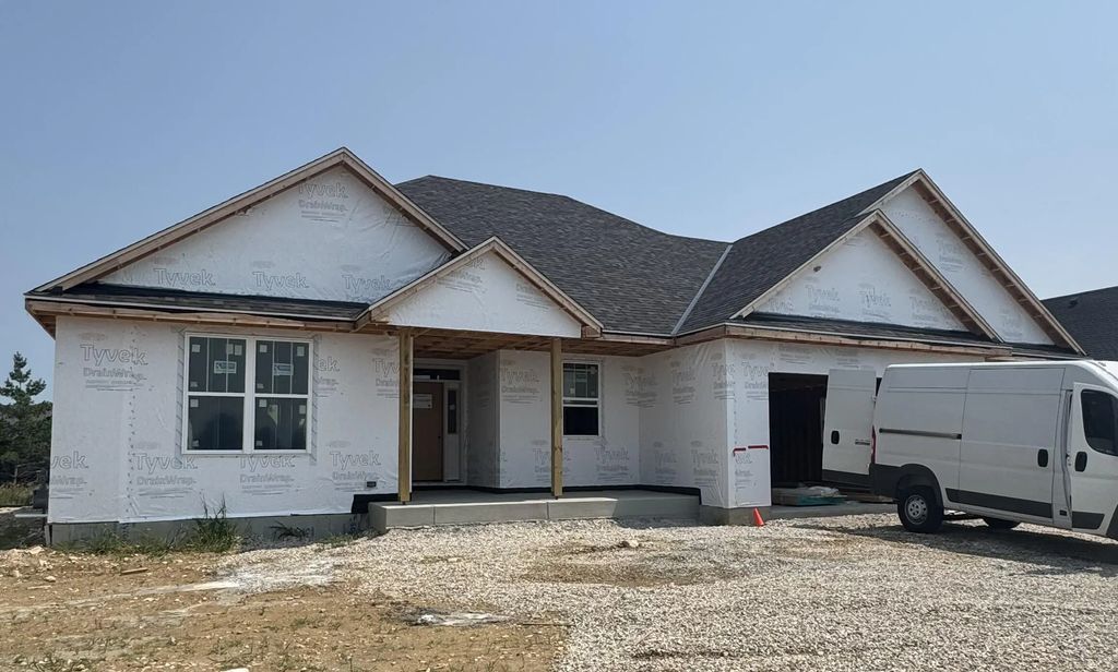 330 Limestone Ln, Slinger