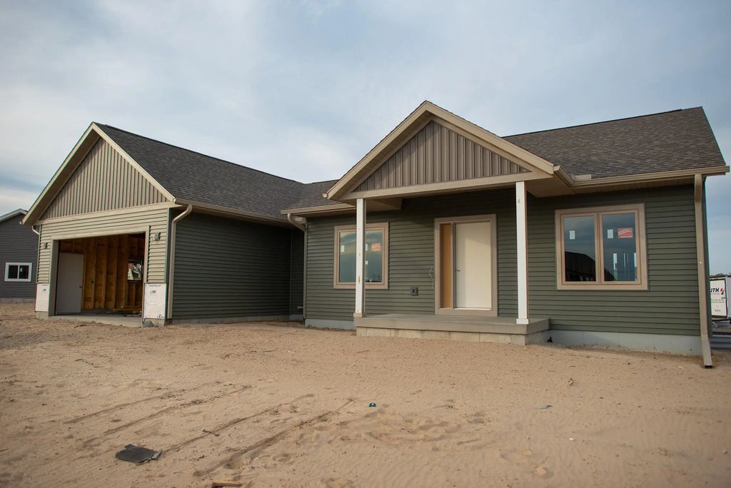 2393 Hanson Pl W, Sparta