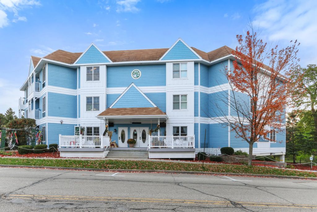 123 Center St 301, Lake Geneva