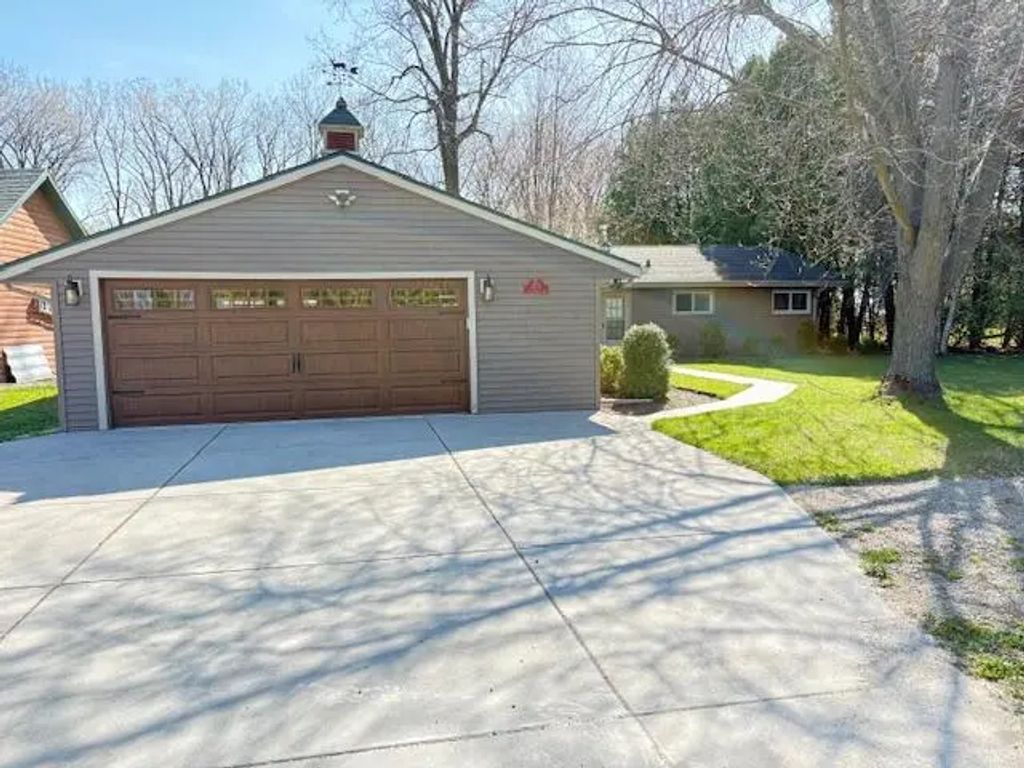 6770 Lee Harbor Ln, Black Wolf