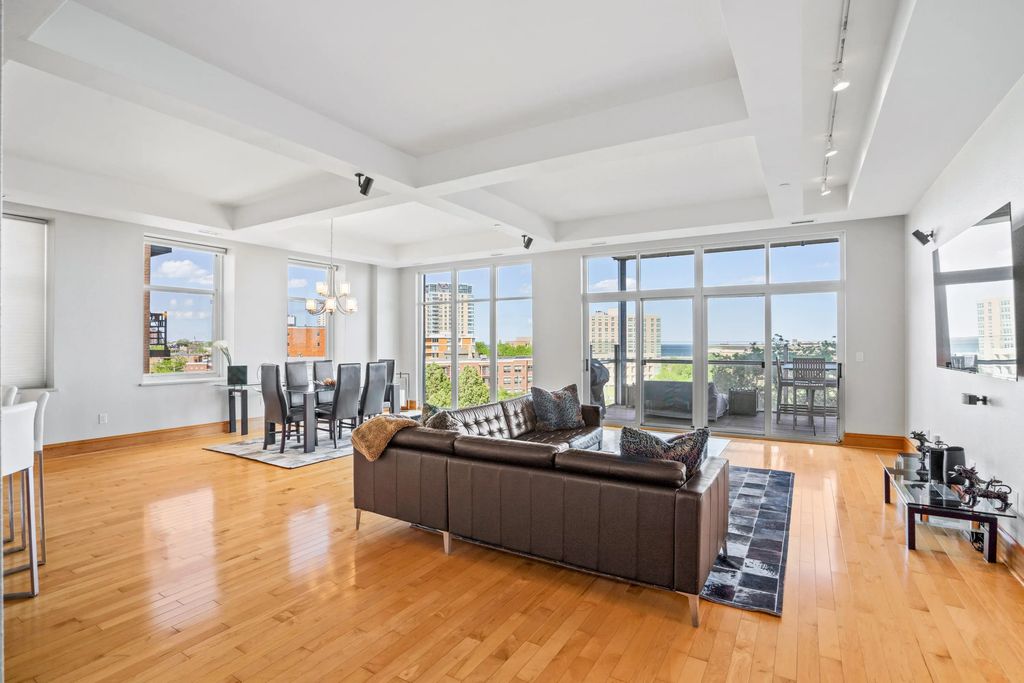 1313 N Franklin Pl 406, Milwaukee
