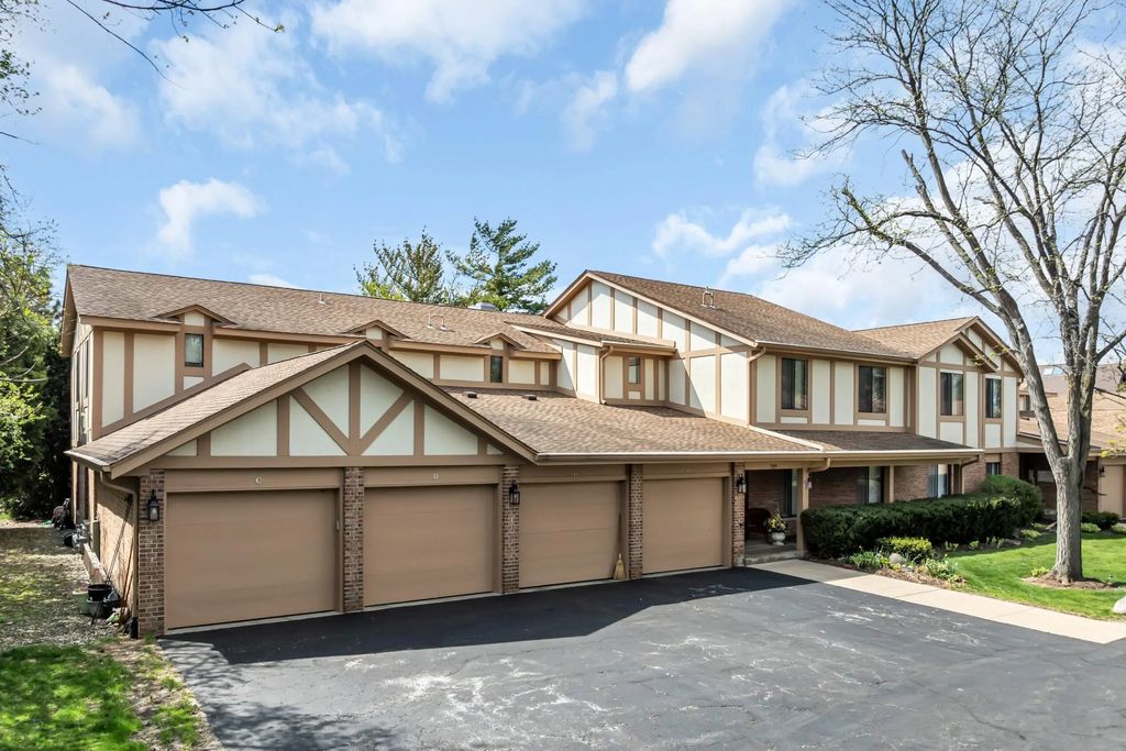709 S Lake Shore Dr 4h, Lake Geneva