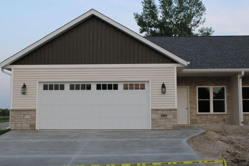 509 Emerald Pt 16, Kewaskum
