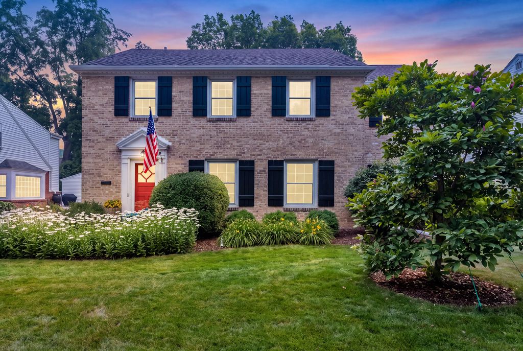 2434 N 93rd St, Wauwatosa
