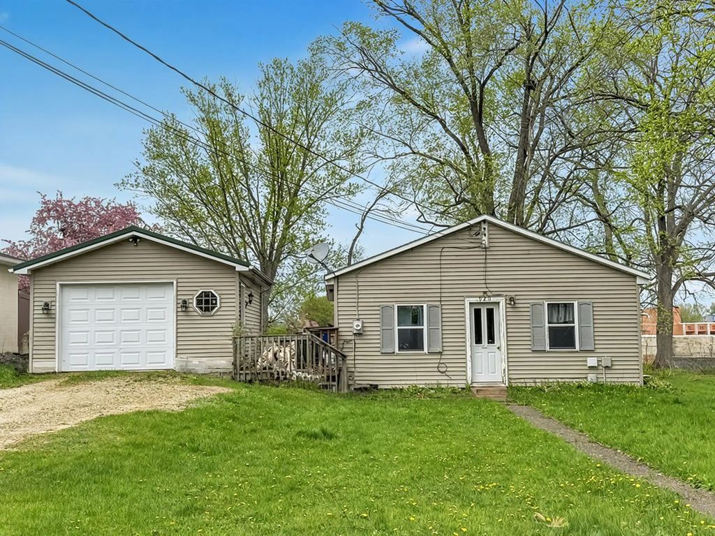 920 North St, Sparta