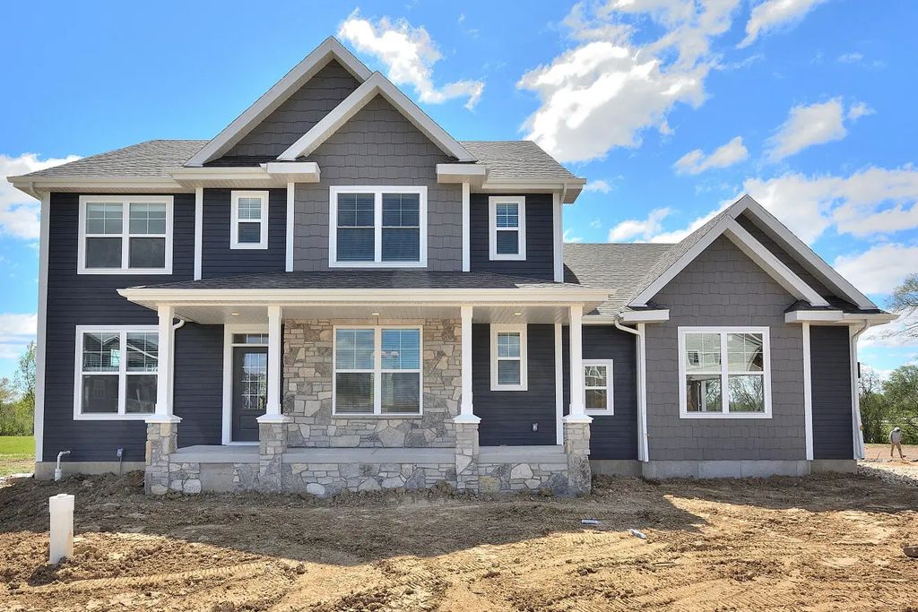 8175 W Bluebird Ct, Mequon