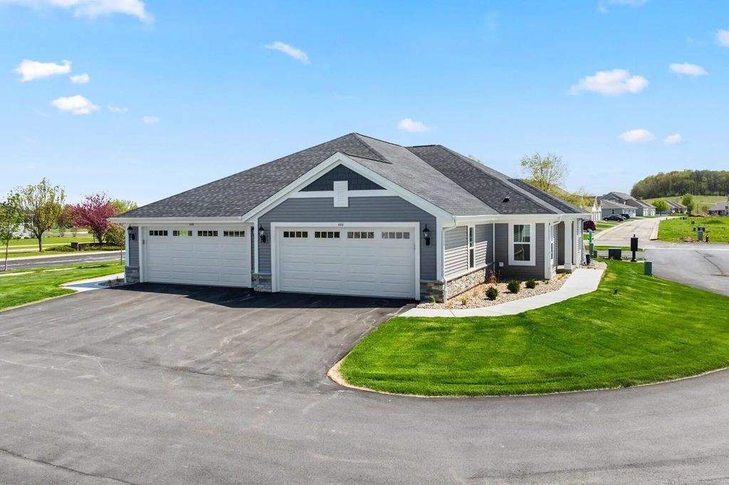 532 Hunter Oaks Blvd 0502, Watertown