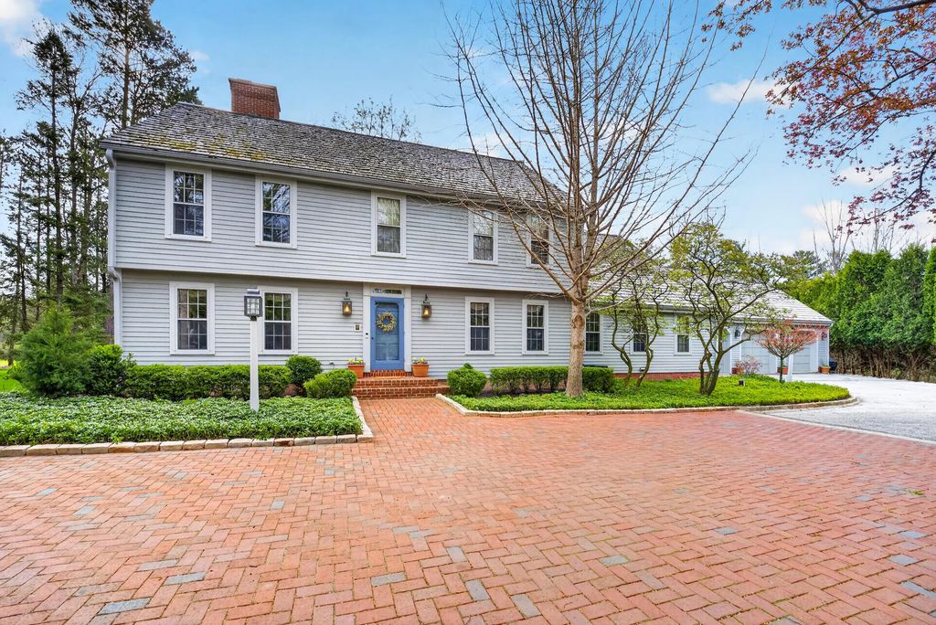 125 W Glenview Ct, Mequon