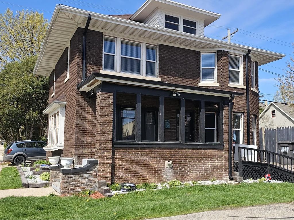 217 S Fourth St, Stoughton