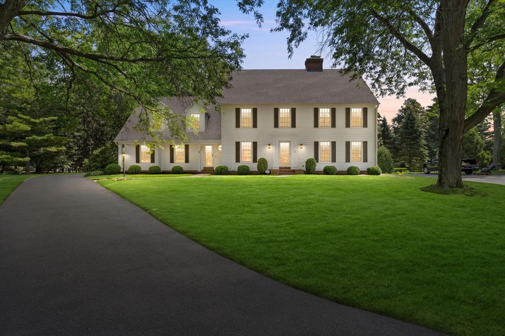 11 Redwood Ct, Wind Point
