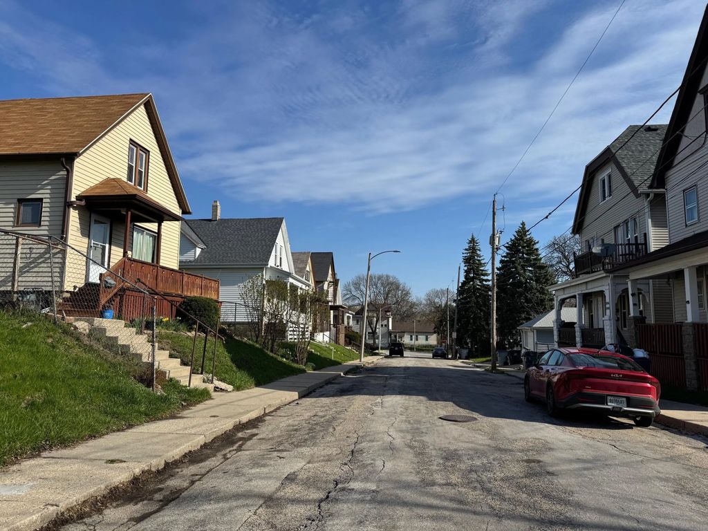 2833 N Hubbard St, Milwaukee