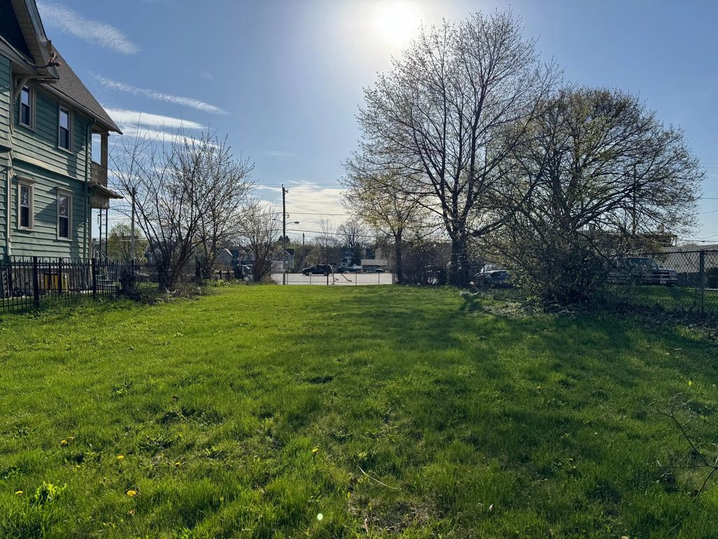 2528 N Vel R Phillips Ave, Milwaukee