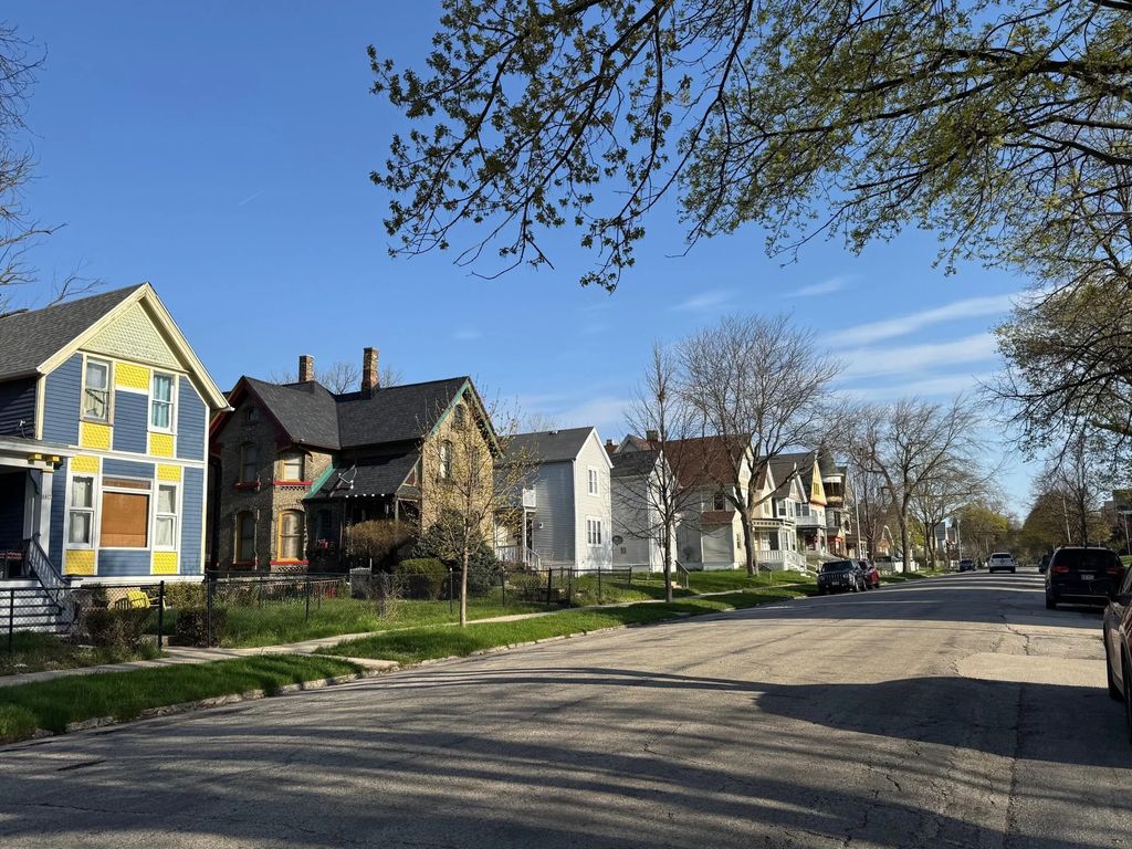 2409 N 1st St, Milwaukee