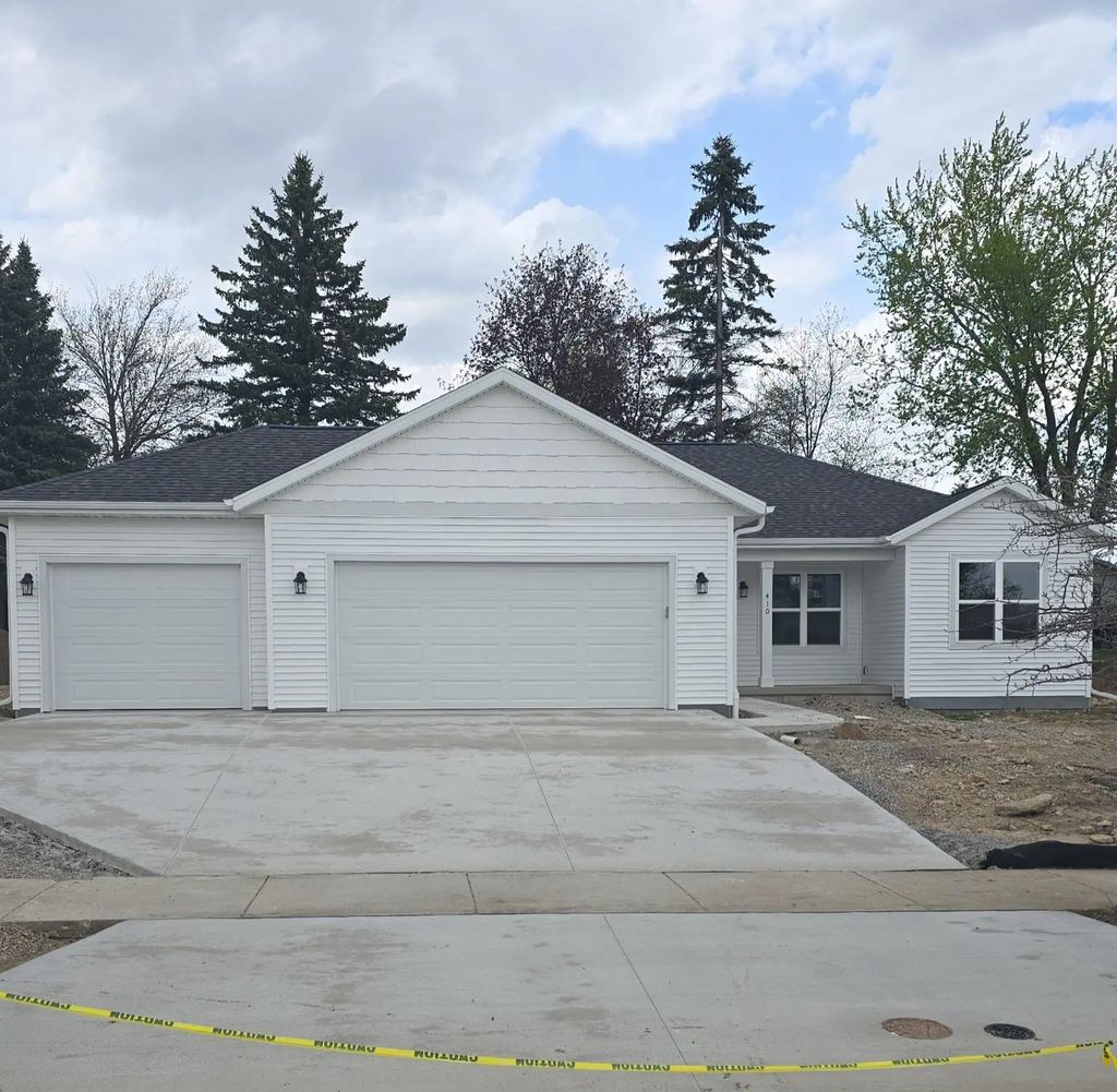 410 Village Ln, Ripon