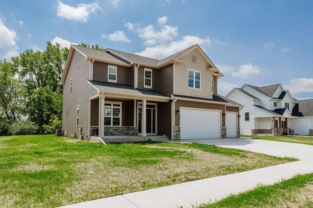 2264 Ravenswood Rd, Burlington