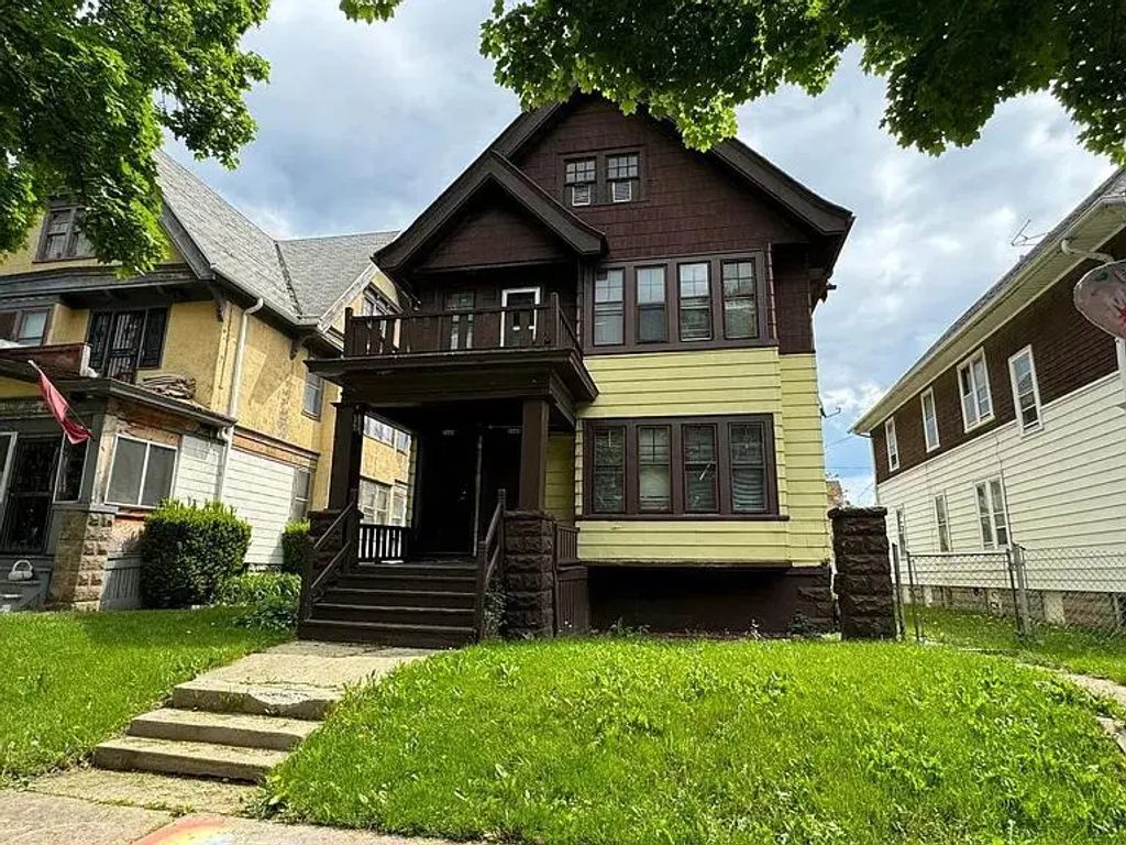 2444 N 40th St 2446, Milwaukee