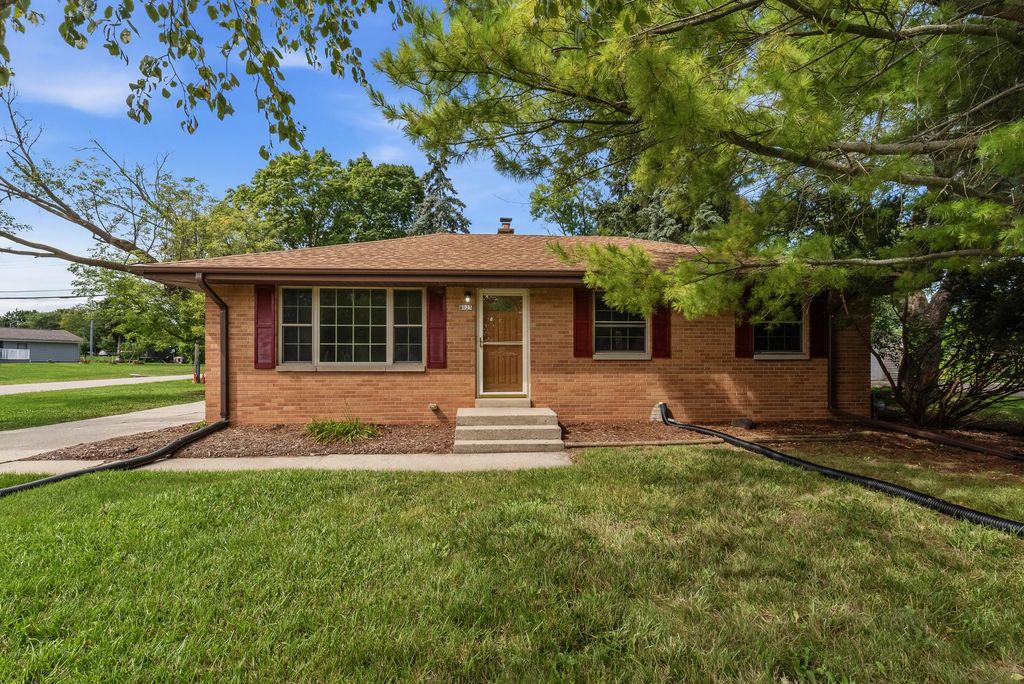 8025 N 66th St, Brown Deer