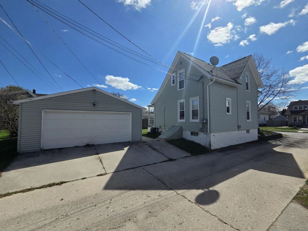 2317 S 9th St, Sheboygan