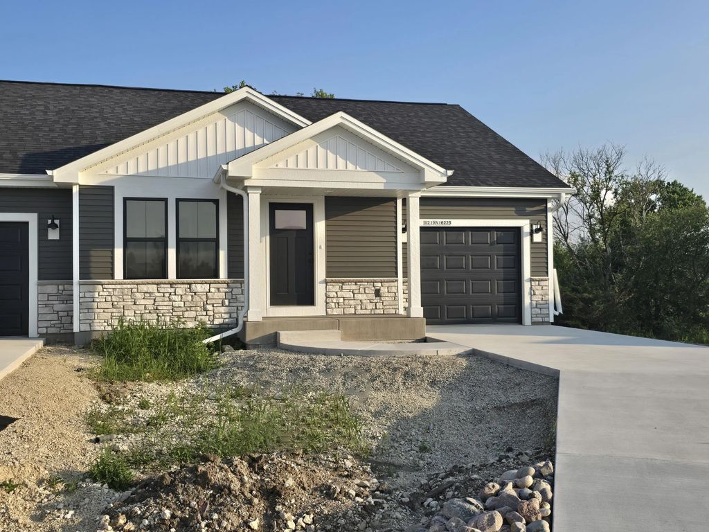W219n16225 Primrose Ct, Jackson