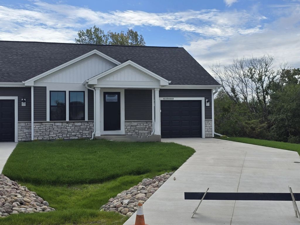 W219n16225 Primrose Ct, Jackson