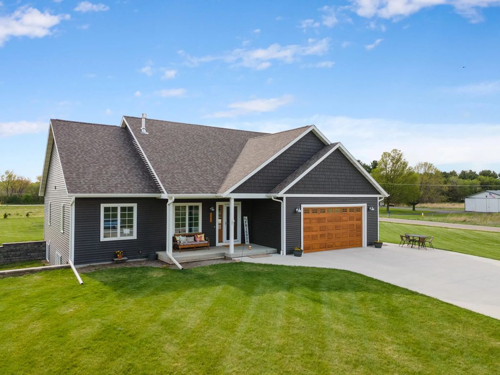 N806 Long Dr, Koshkonong