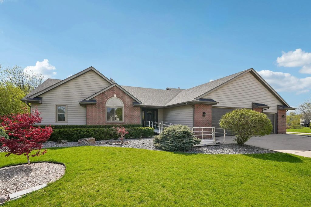8108 East Ridge Dr, Pleasant Prairie