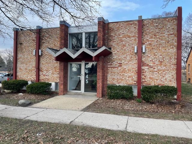 5645 N Green Bay Ave, Glendale