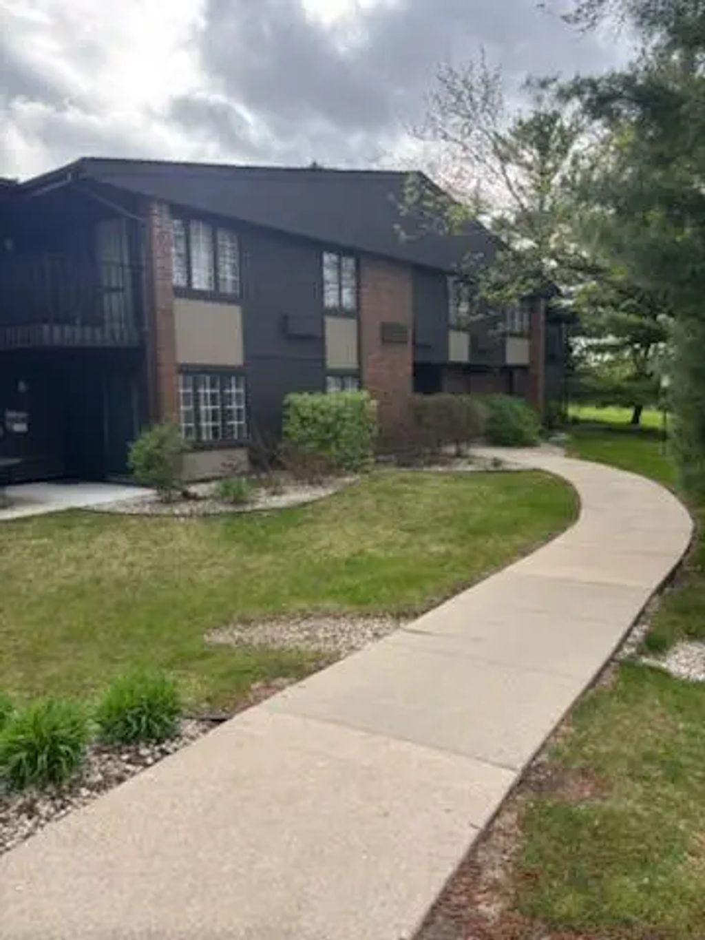 22 Matterhorn Cir 13, Geneva