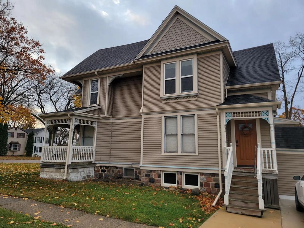 67 E Walworth Ave 2, Delavan