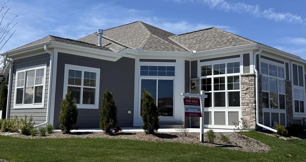 877 S Verona Cir 82, Grafton