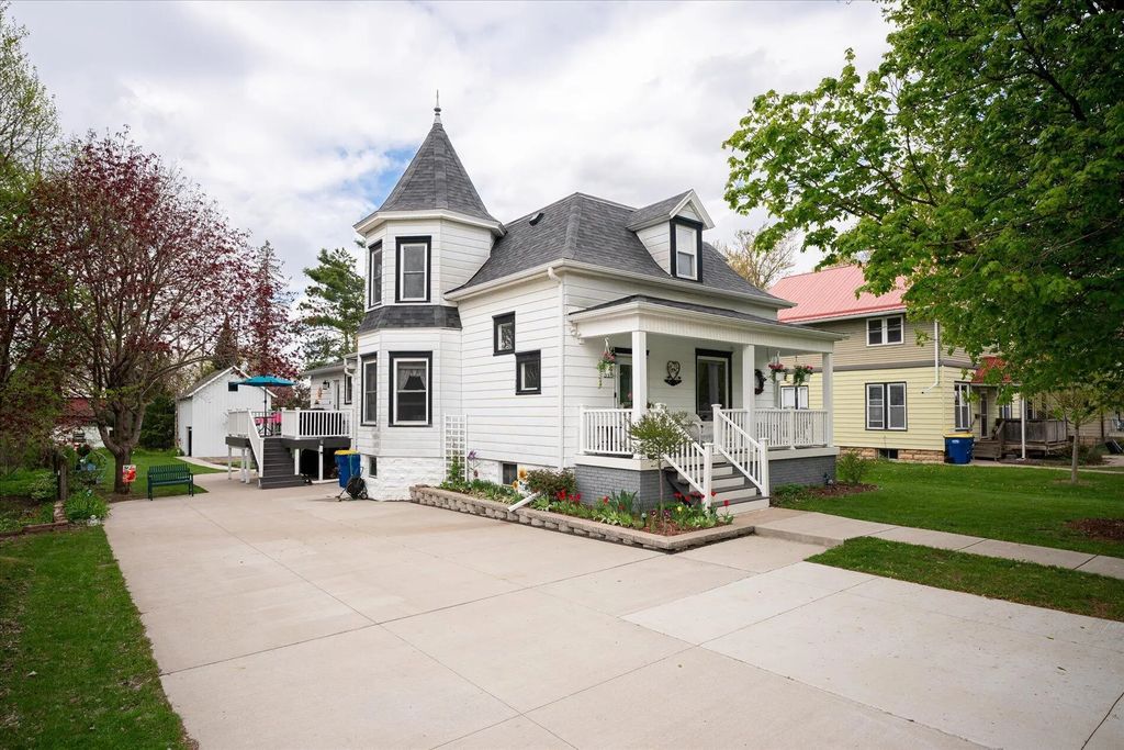 316 N East Ave, Viroqua