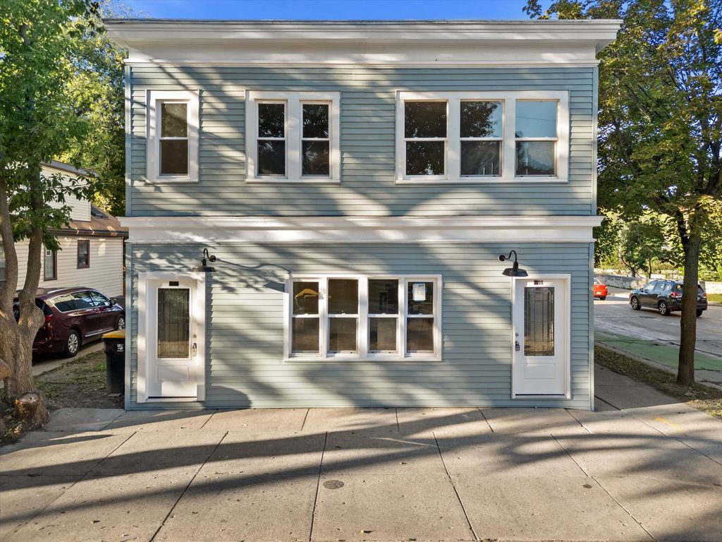 6800 Auburn Ave 6802, Wauwatosa