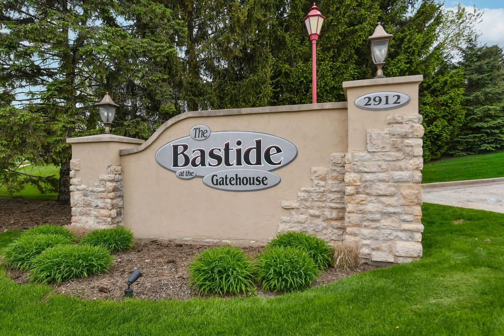 2912 N University Dr 204, Waukesha