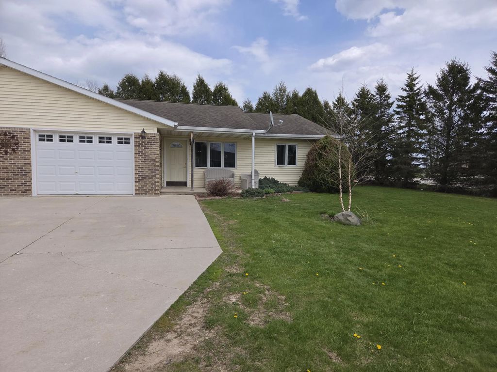 1004 Chrysler Dr, Mishicot
