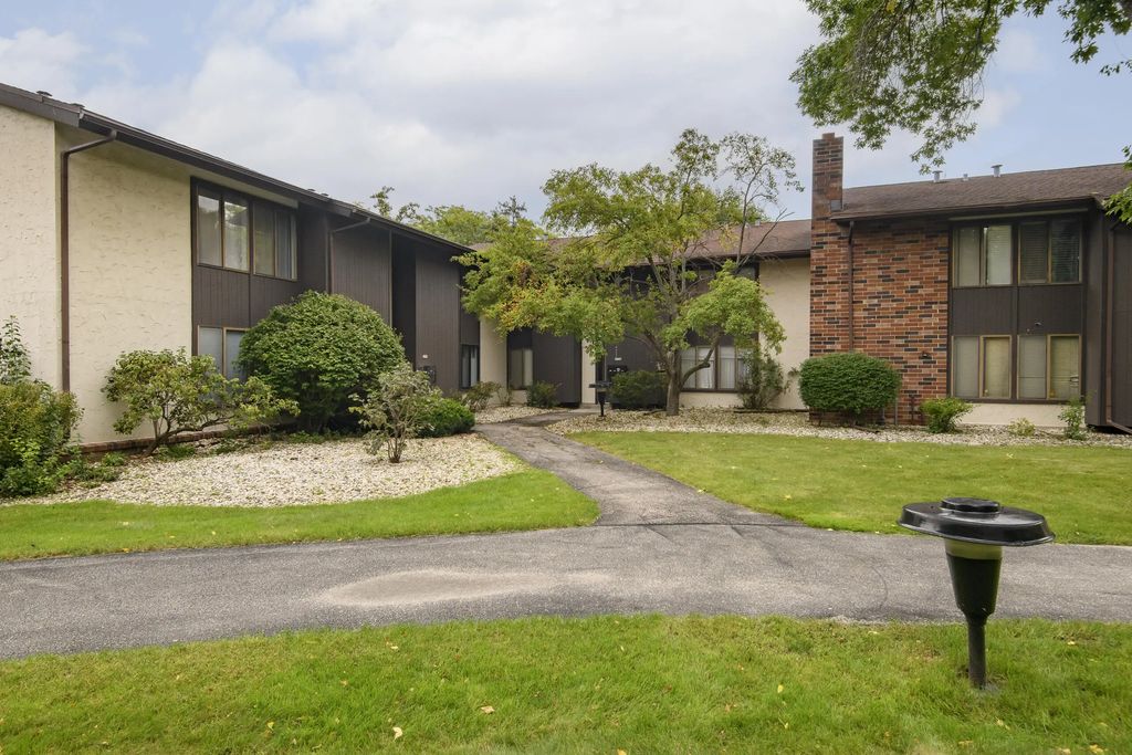 2120 W Good Hope Rd 8, Glendale