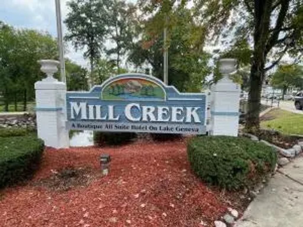123 Center St 202, Lake Geneva