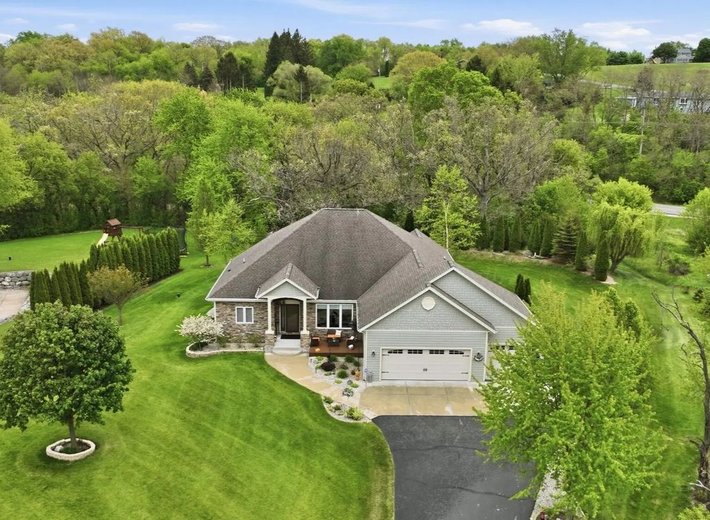 S30w27725 Creekside Ct, Waukesha