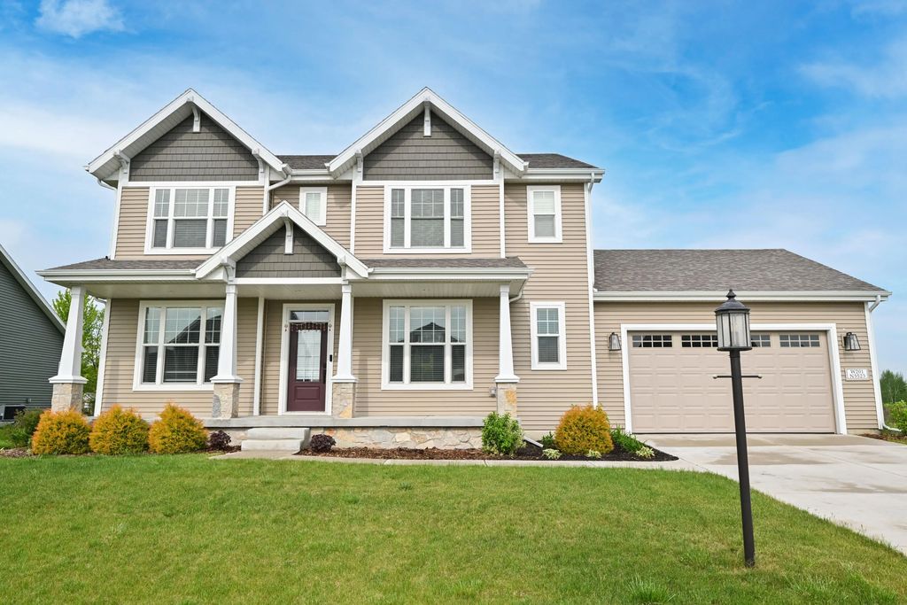 W201n5523 Magnolia Ln, Menomonee Falls