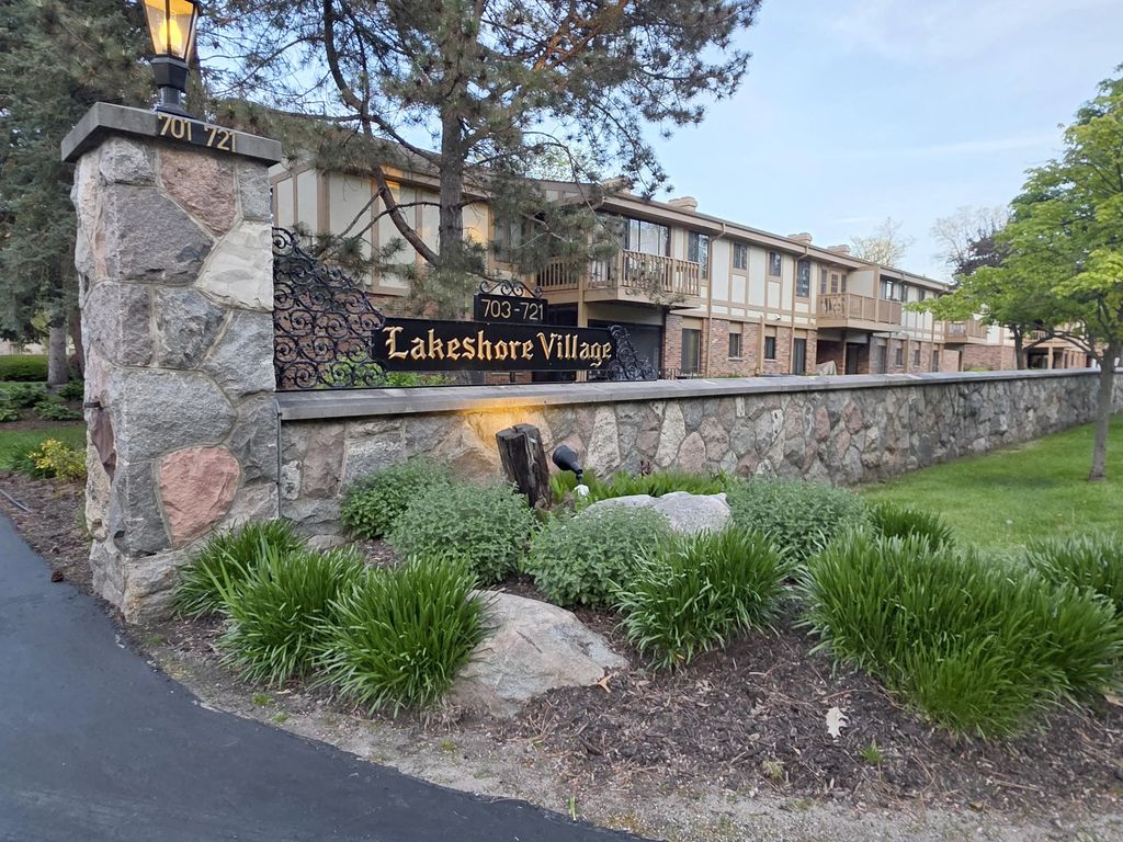 709 S Lake Shore Dr 4f, Lake Geneva