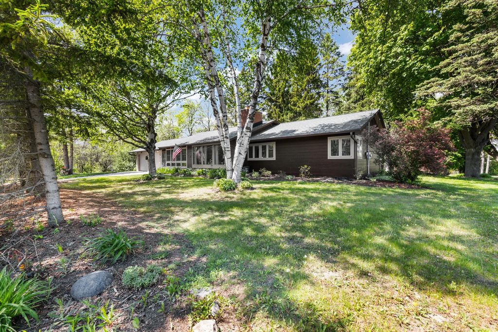 7124 Pioneer Rd, Cedarburg