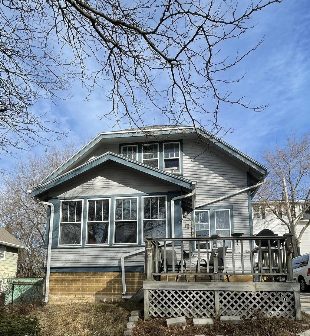 825 S 17th St, Sheboygan