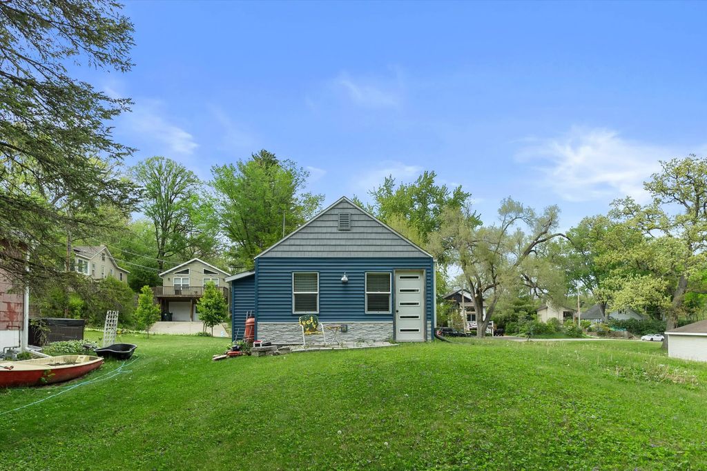 323 Oak Ridge Dr, Twin Lakes