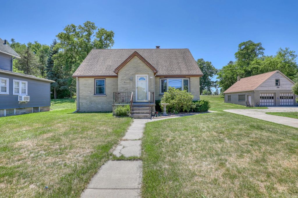 621 W Main St, Newburg