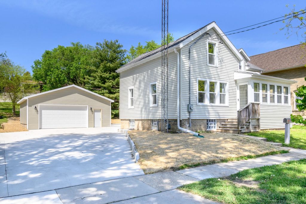 223 E Woolcock St, Jefferson